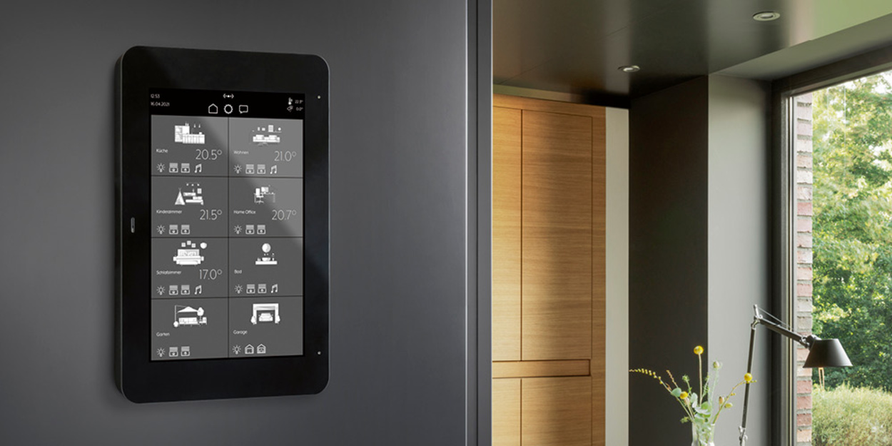 JUNG Smart Panel 8 bei Gebäude- und Anlagentechnik Haina GmbH in Römhild