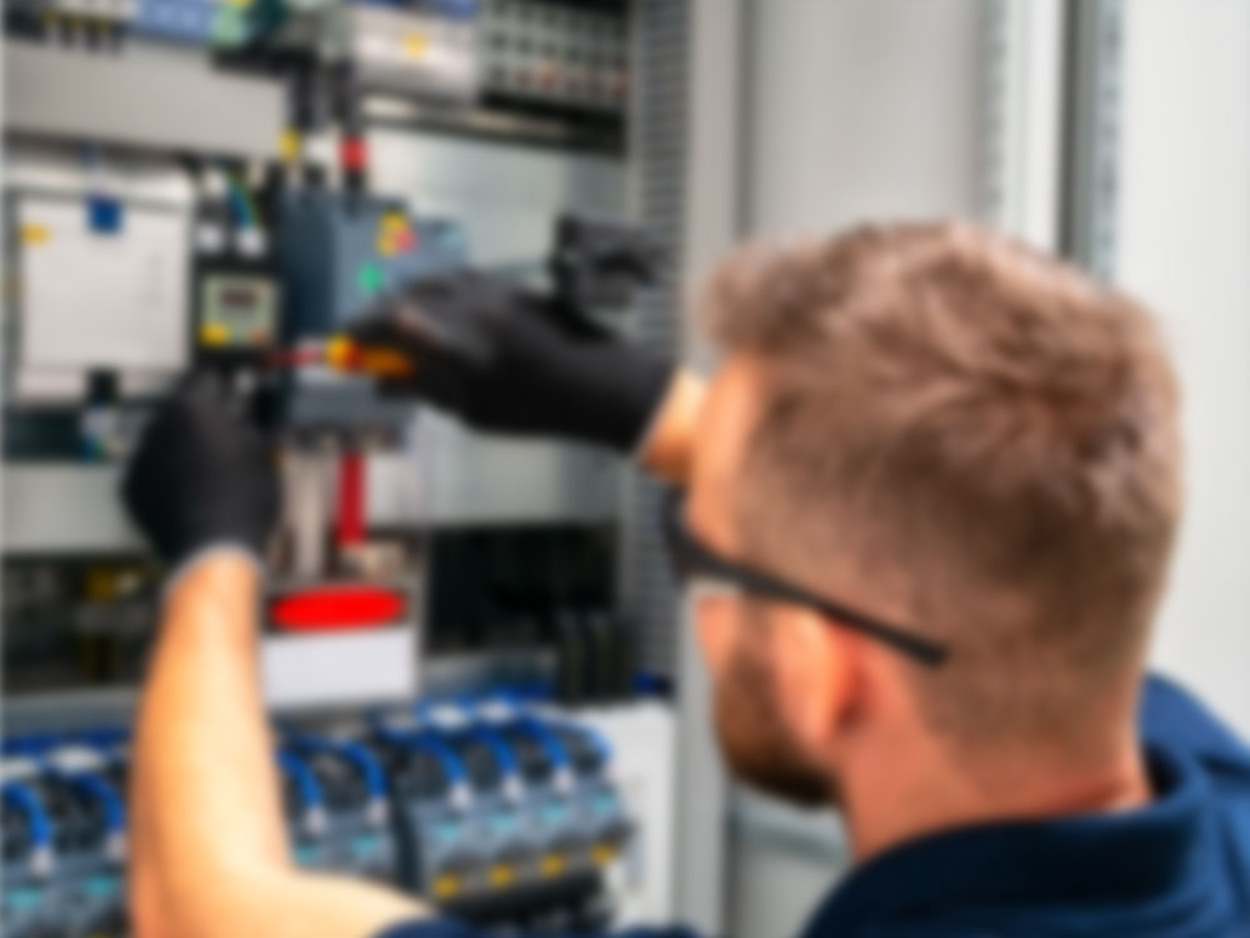 Nieder­spannungs­anlagen bei Gebäude- und Anlagentechnik Haina GmbH in Römhild