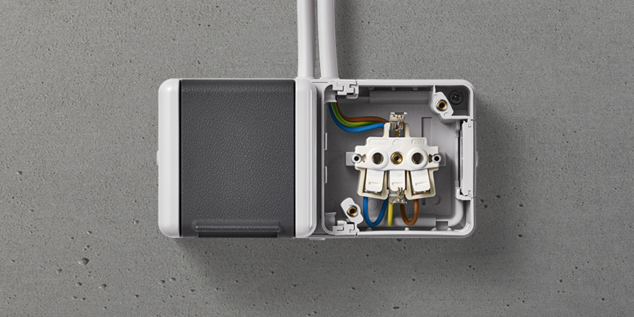 Doppelsteckdose mit Trennsteg bei Gebäude- und Anlagentechnik Haina GmbH in Römhild