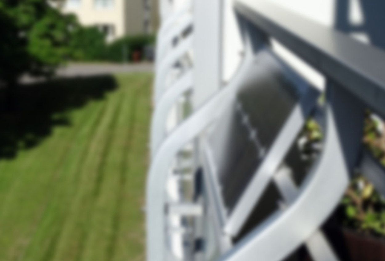 Balkon­kraftwerk bei Gebäude- und Anlagentechnik Haina GmbH in Römhild